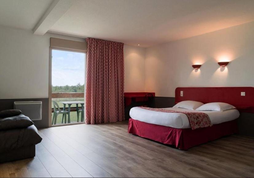 Logis Hotel Restaurant La Vieille Ferme, Macon Nord Sance Екстер'єр фото