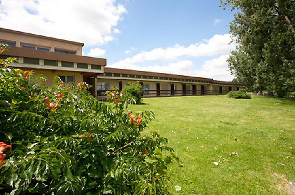 Logis Hotel Restaurant La Vieille Ferme, Macon Nord Sance Екстер'єр фото