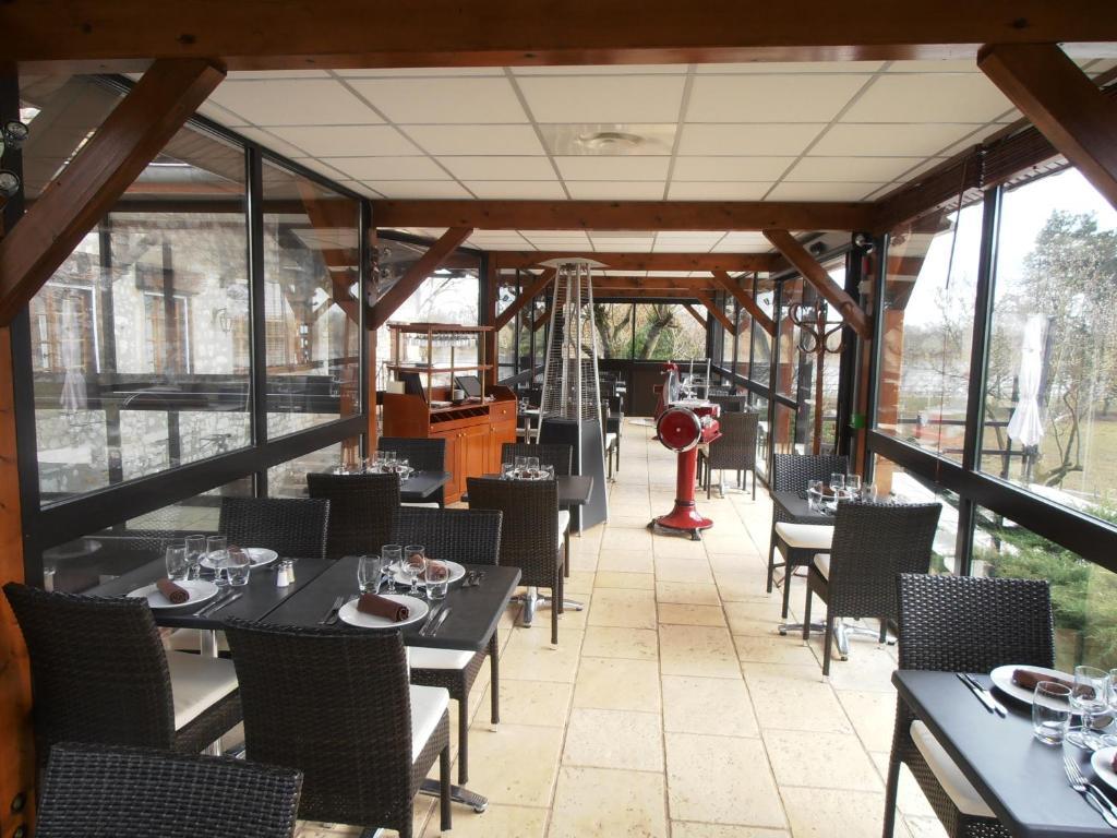 Logis Hotel Restaurant La Vieille Ferme, Macon Nord Sance Екстер'єр фото