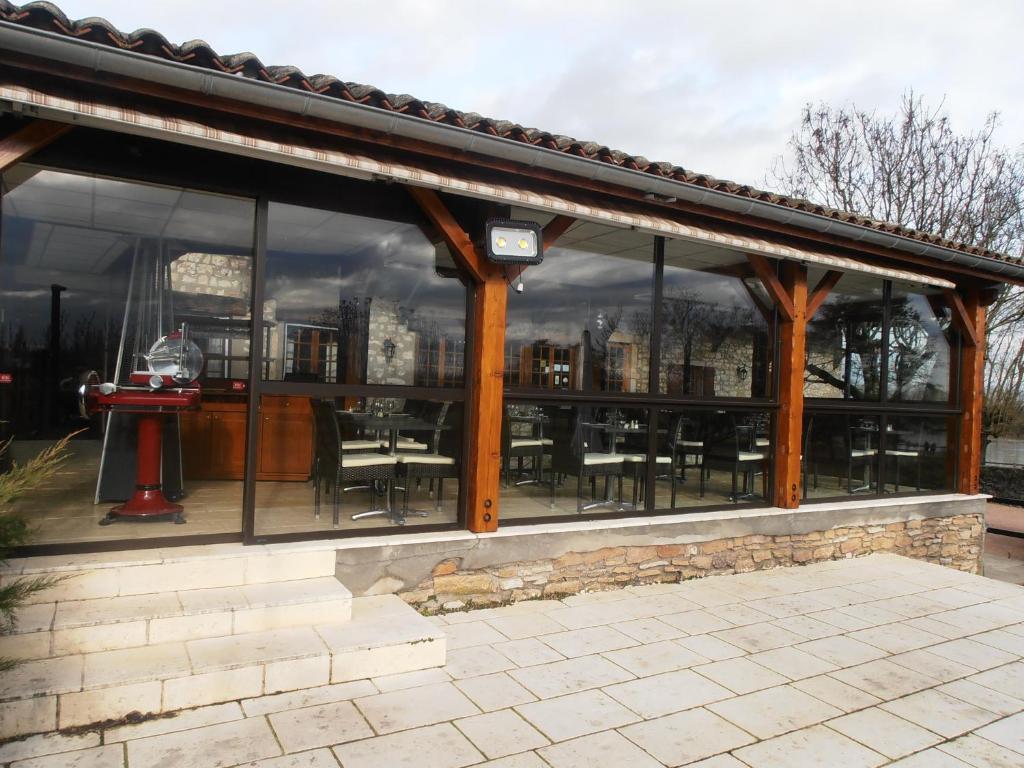 Logis Hotel Restaurant La Vieille Ferme, Macon Nord Sance Екстер'єр фото