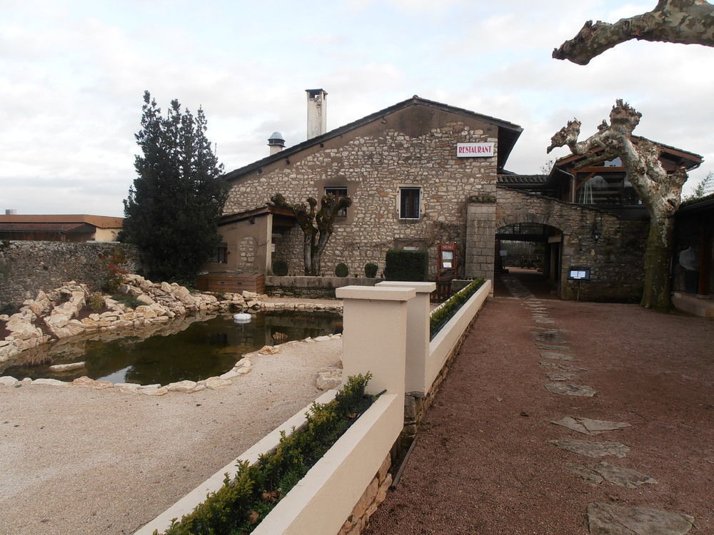 Logis Hotel Restaurant La Vieille Ferme, Macon Nord Sance Екстер'єр фото