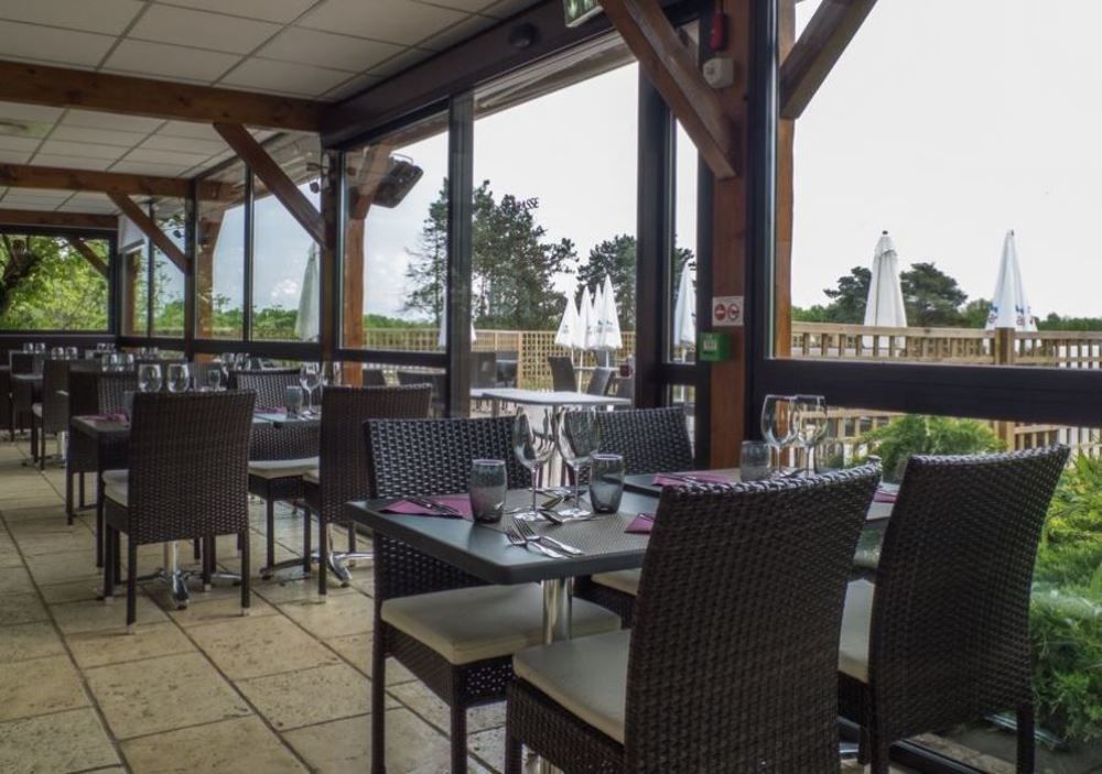 Logis Hotel Restaurant La Vieille Ferme, Macon Nord Sance Екстер'єр фото
